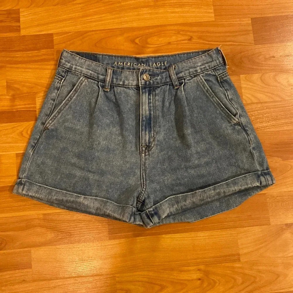 American Eagle Mom Short - Picture 1 of 5